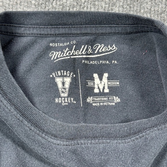 Chicago Blackhawks Mitchell Ness Mens M Black Red Vintage Hockey Graphic Tee - Picture 2 of 10